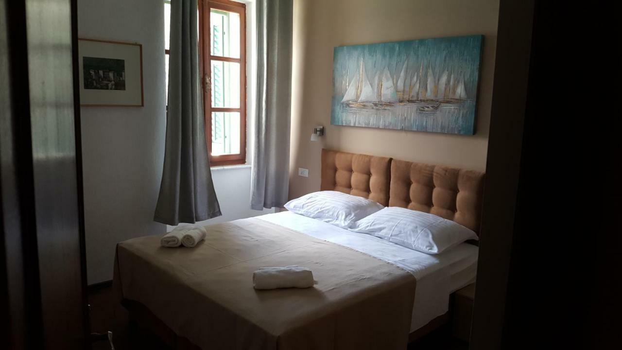 Palac - Giordano Valun Extérieur photo