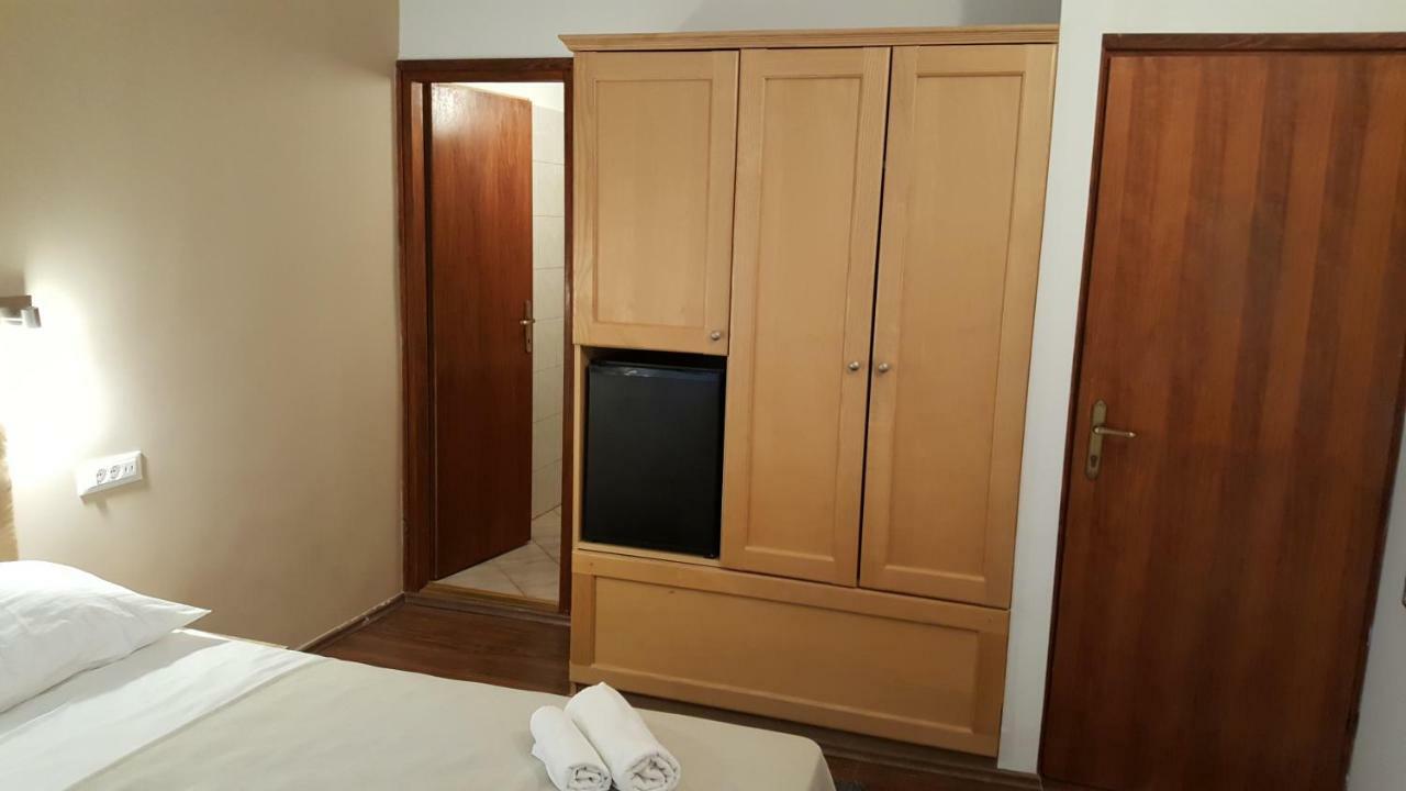 Palac - Giordano Valun Extérieur photo